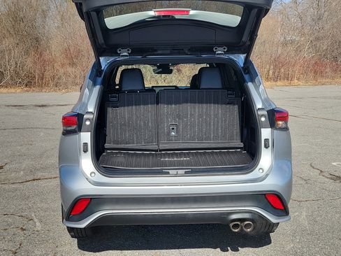 Used 2023 Toyota Highlander XSE image 18