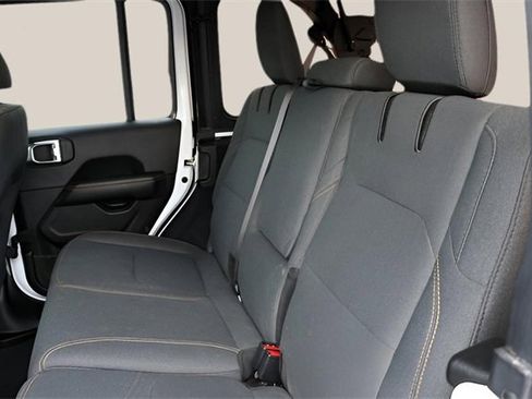 Used 2024 Jeep Wrangler Unlimited Sahara image 13