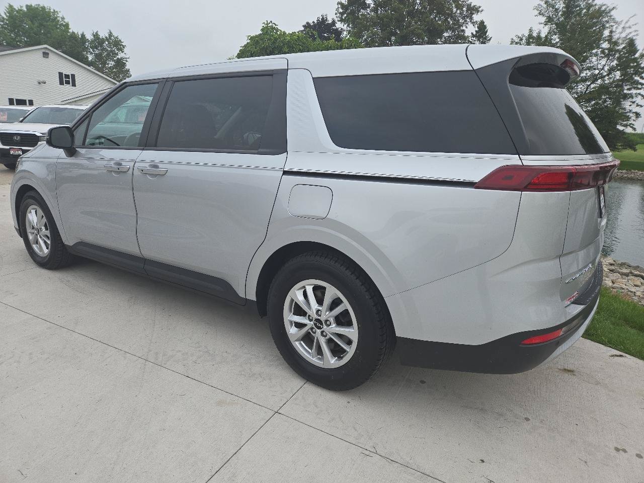 Used 2022 Kia Carnival LX FWD image 6