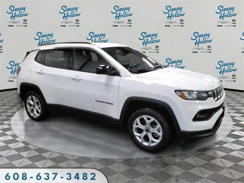 New 2026 Jeep Compass Latitude image 3
