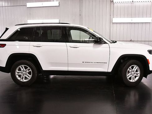 Used 2023 Jeep Grand Cherokee Laredo w/ Luxury Tech Group I AWD/4WD image 8