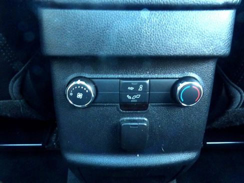 Used 2017 Ford Explorer XLT w/ Equipment Group 202A image 28