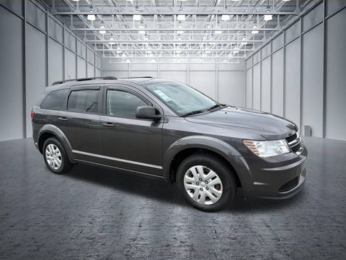 Used 2017 Dodge Journey SE w/ Flexible Seating Group FWD image 10