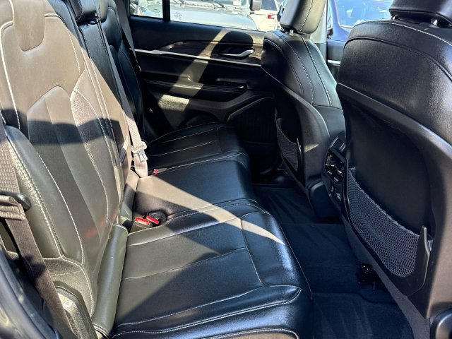 Used 2023 Jeep Grand Cherokee Limited AWD/4WD image 10