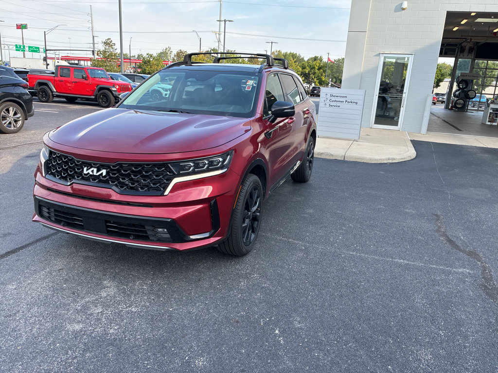 Used 2023 Kia Sorento SX AWD/4WD image 3