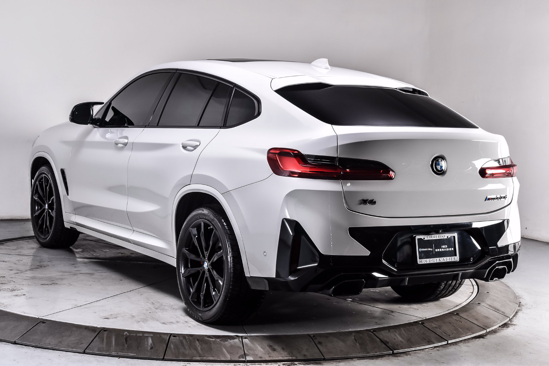 Used 2024 BMW X4 M40i w/ Premium Package AWD/4WD image 4