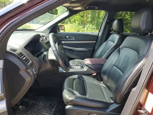 Used 2018 Ford Explorer XLT w/ Equipment Group 202A AWD/4WD image 7