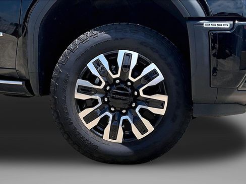 Used 2025 GMC Sierra 2500 Denali Ultimate AWD/4WD image 9