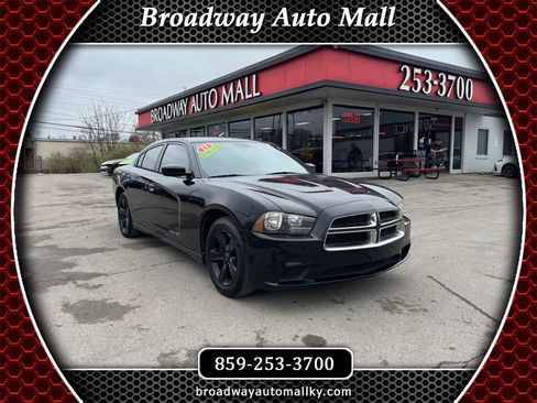 Used 2013 Dodge Charger SE image 1