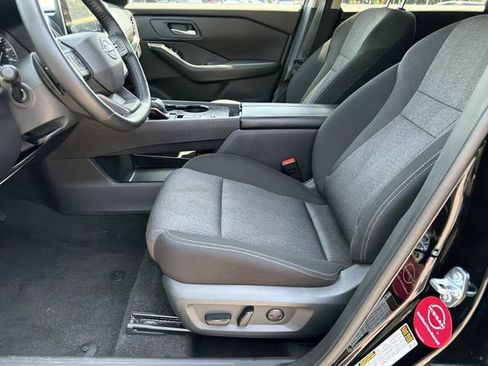 Used 2025 Nissan Rogue SV FWD image 27