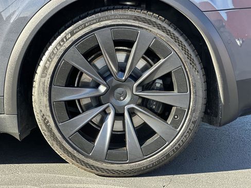 Used 2023 Tesla Model X Plaid image 8