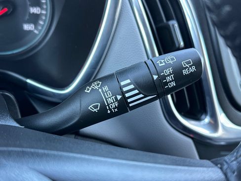 Used 2022 Chevrolet Equinox LT w/ Driver Convenience Package FWD image 33