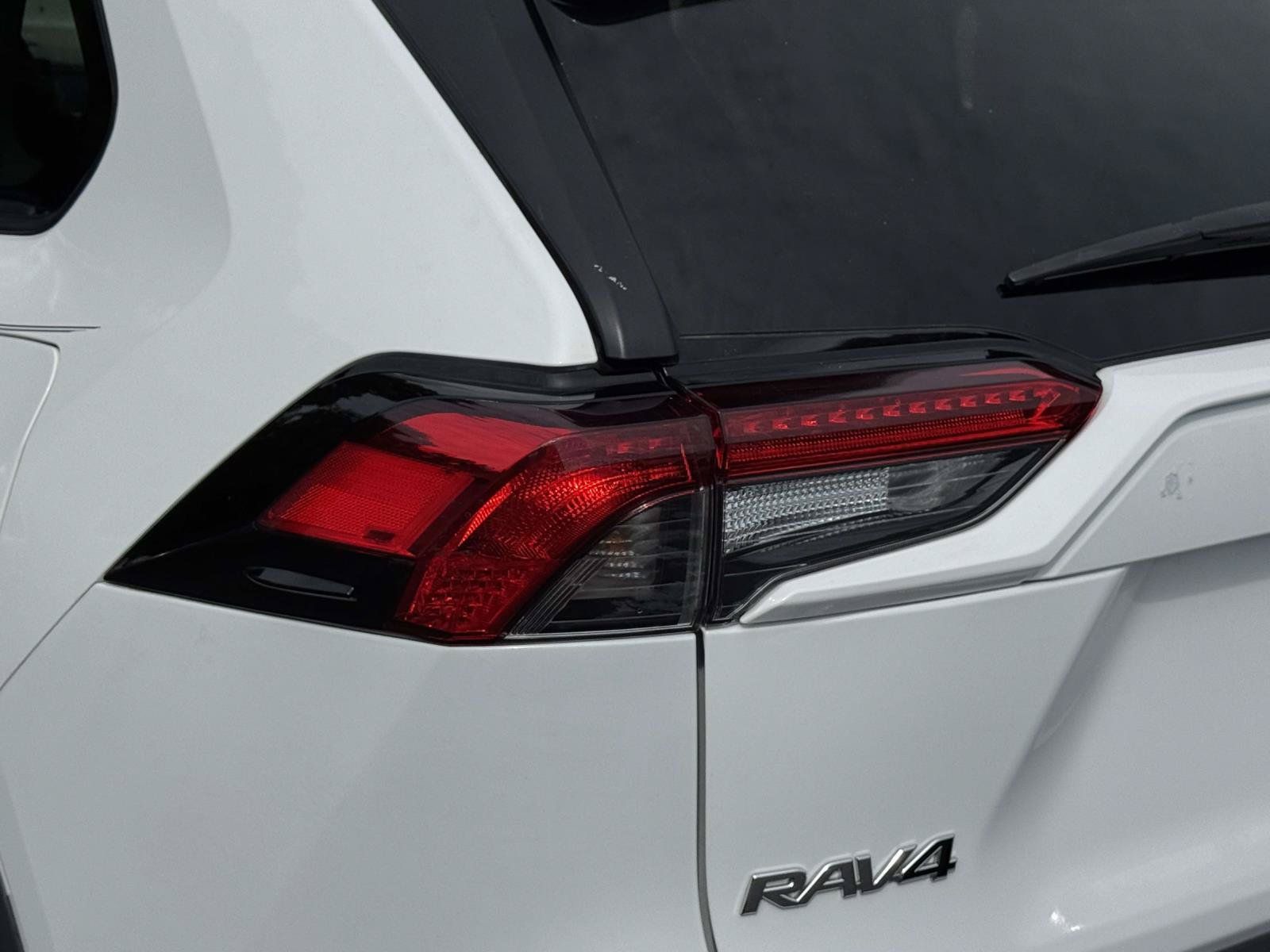 Used 2021 Toyota RAV4 LE AWD/4WD image 8