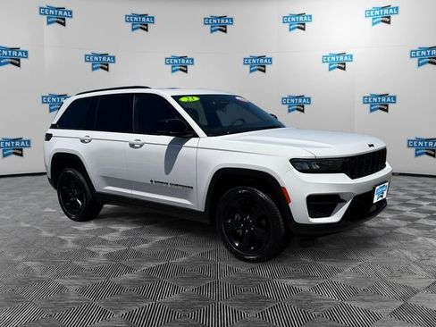 Certified 2023 Jeep Grand Cherokee Altitude AWD/4WD image 8