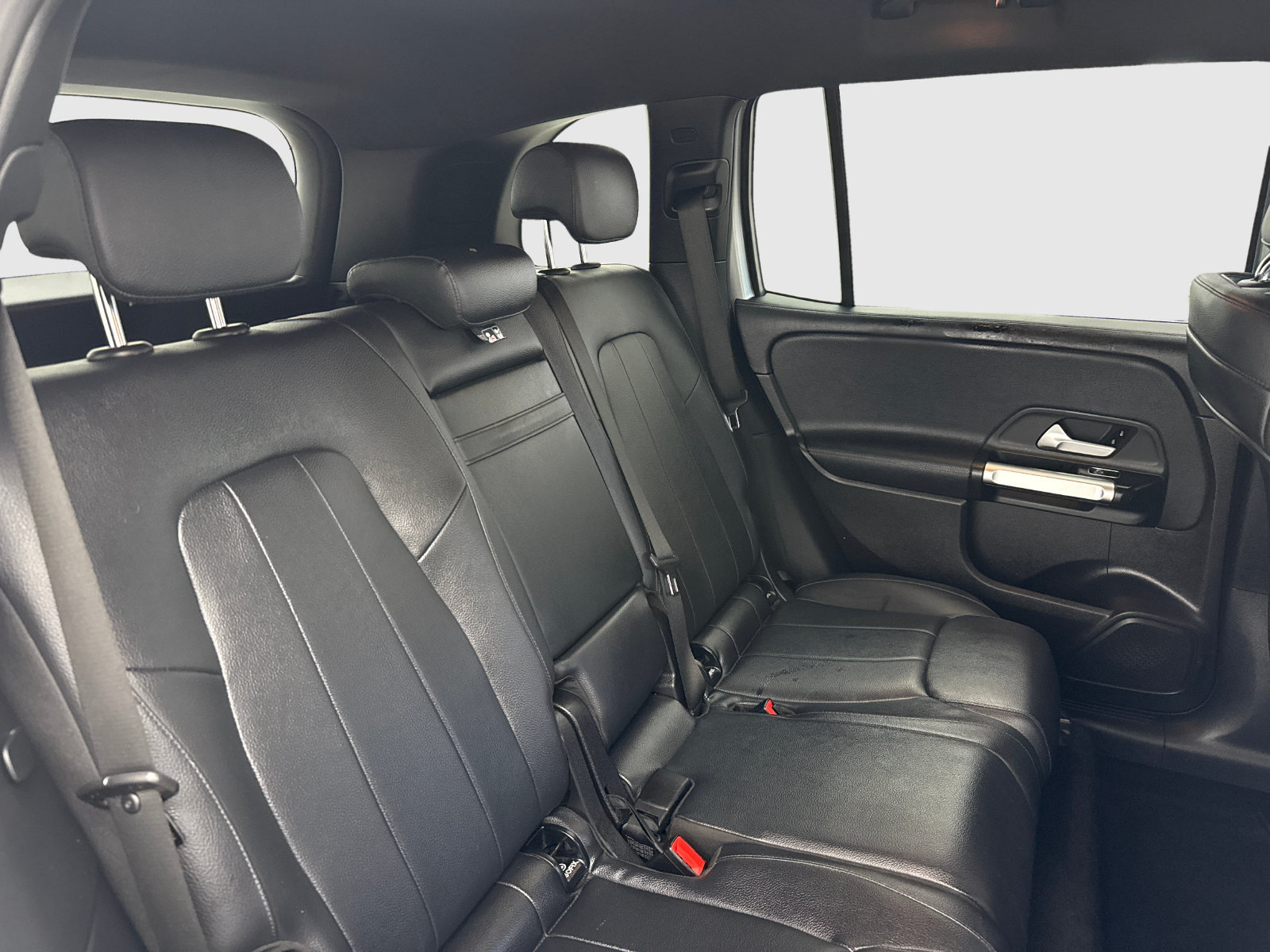 Used 2020 Mercedes-Benz GLB 250 4MATIC w/ Parking Assistance Package image 44