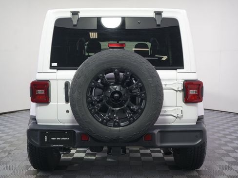 Used 2019 Jeep Wrangler Unlimited Sahara AWD/4WD image 5