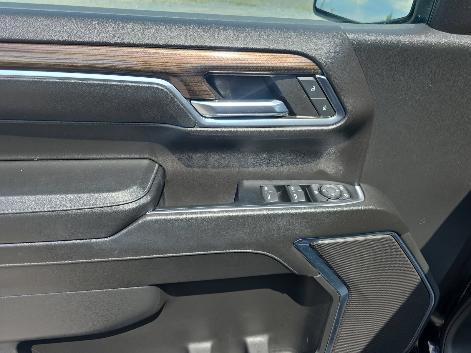 Used 2024 Chevrolet Silverado 1500 LT AWD/4WD image 16