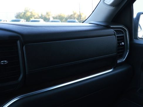 Used 2025 GMC Sierra 1500 SLT image 27