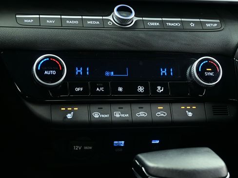 Certified 2025 Hyundai Elantra SEL image 20