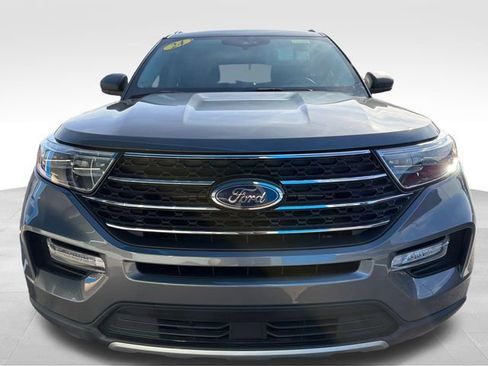 Used 2024 Ford Explorer XLT w/ Equipment Group 202A AWD/4WD image 10