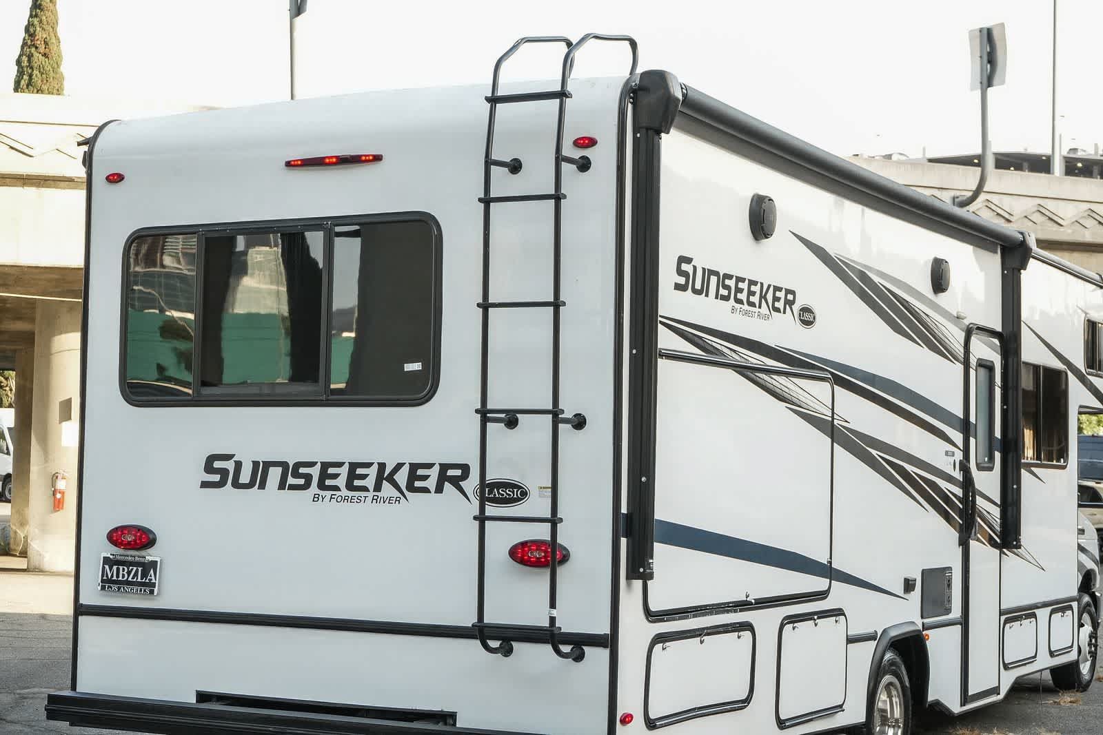 Used 2023 Ford E-450 and Econoline 450 Super Duty w/ Motorhome Prep Package RWD image 10