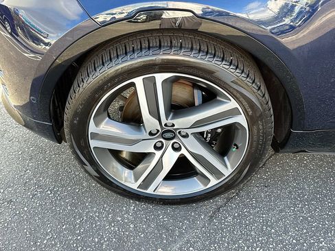 Used 2023 Land Rover Discovery Metropolitan Edition image 31