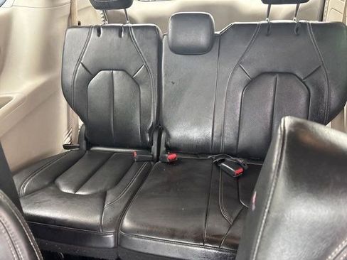 Used 2022 Chrysler Pacifica Touring-L w/ Uconnect Theater Family Group image 34