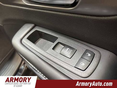 New 2026 Chrysler Pacifica Select image 41