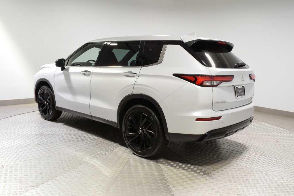 Used 2023 Mitsubishi Outlander SE AWD/4WD image 14