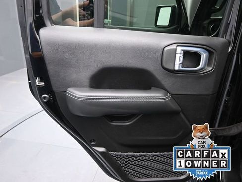 Used 2023 Jeep Wrangler Unlimited Sahara w/ Cold Weather Group image 18