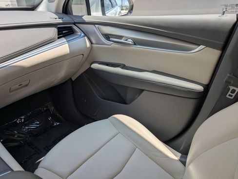 Used 2021 Cadillac XT5 Premium Luxury FWD image 17
