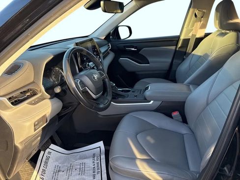 Used 2022 Toyota Highlander XLE image 12