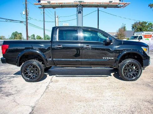 Used 2017 Nissan Titan S image 7
