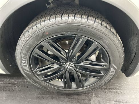 Certified 2022 Volkswagen Tiguan SE R-Line AWD/4WD image 8