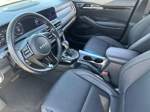 Used 2024 Kia Seltos EX FWD image 27