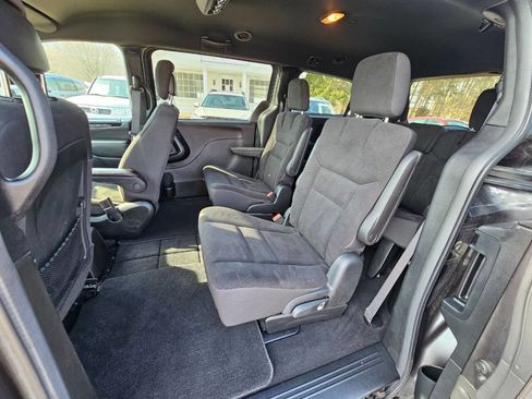 Used 2018 Dodge Grand Caravan SE image 27