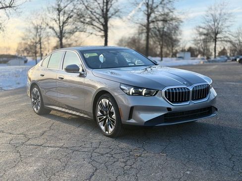 New 2026 BMW 530i xDrive w/ Premium Package image 8