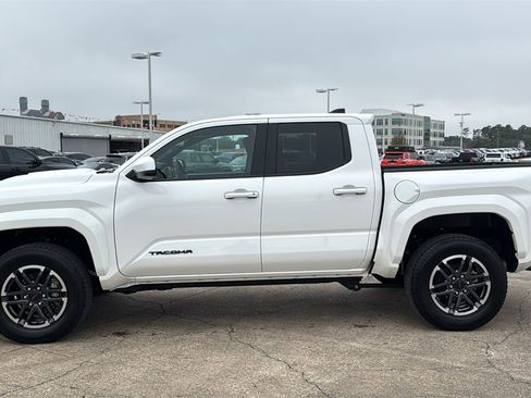 Certified 2025 Toyota Tacoma TRD Sport image 4