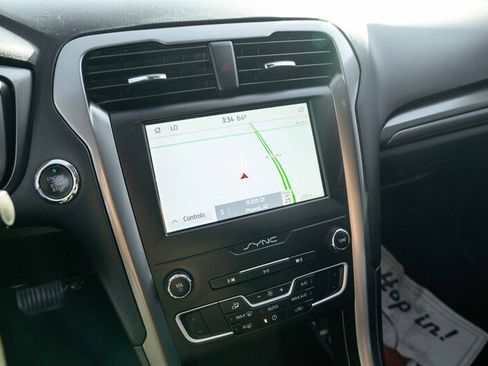 Used 2020 Ford Fusion SE FWD image 13