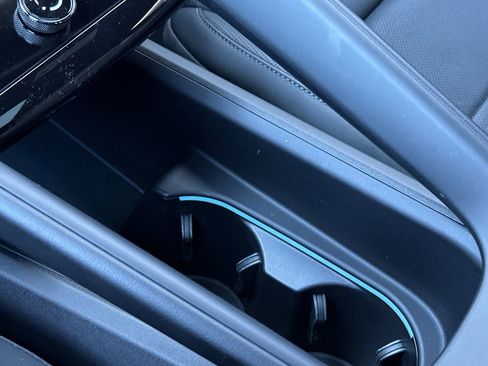 Certified 2025 Porsche Macan 4S Electric image 26