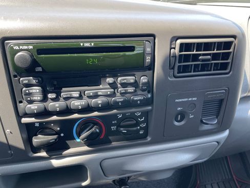 Used 2002 Ford F350 4x4 Regular Cab Super Duty image 18