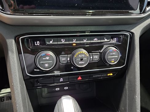 Certified 2023 Volkswagen Atlas Cross Sport SE w/ Panoramic Sunroof Package FWD image 16