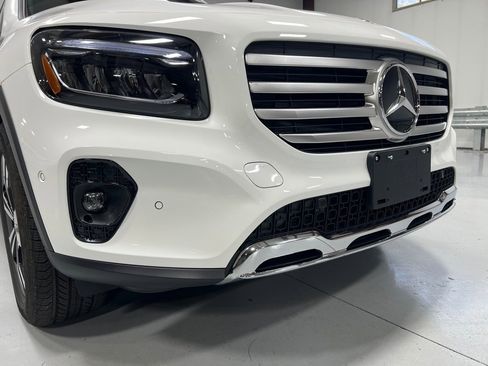 Used 2025 Mercedes-Benz GLB 250 4MATIC image 11