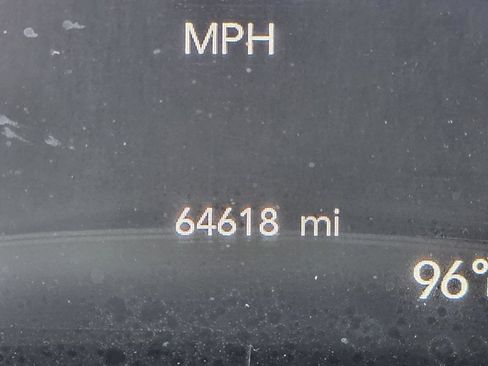 Used 2023 Chrysler Pacifica Touring-L FWD image 37