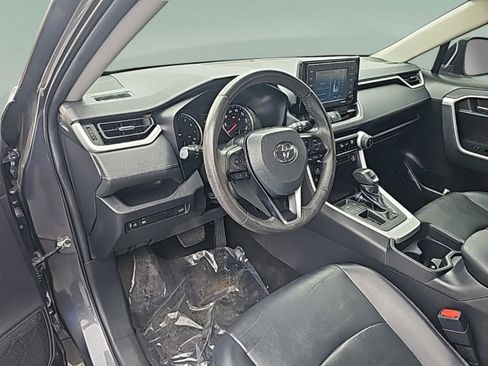 Used 2021 Toyota RAV4 XLE Premium image 15
