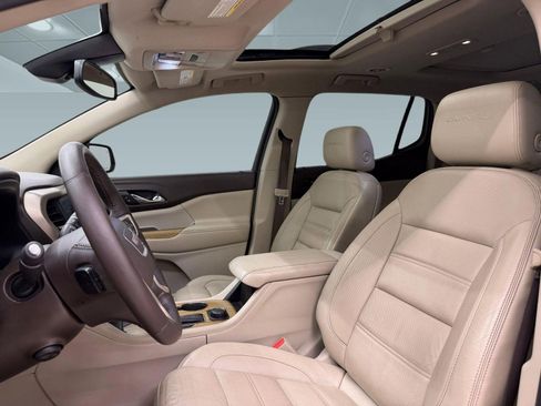 Used 2018 GMC Acadia Denali w/ Technology Package FWD image 16