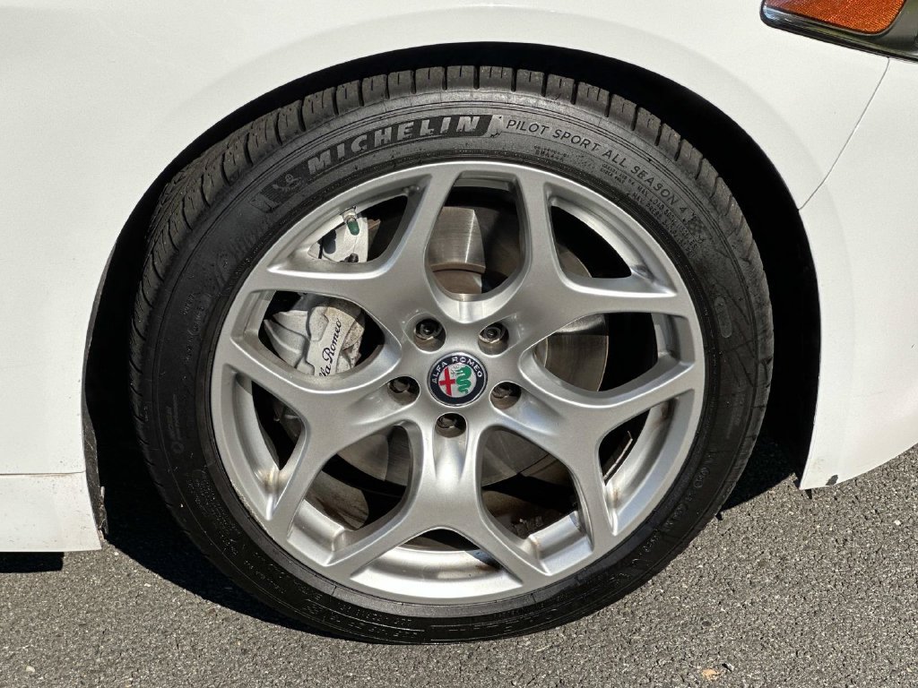 Used 2018 Alfa Romeo Giulia Ti AWD/4WD image 11