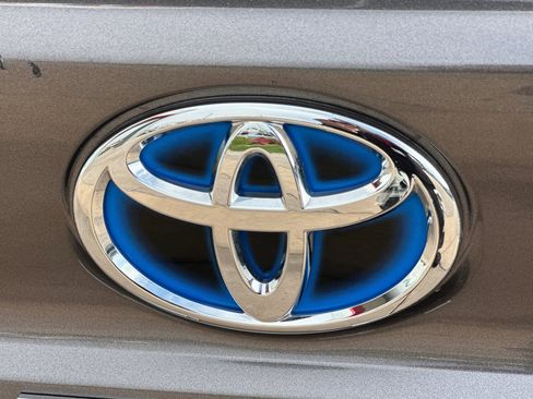 Certified 2024 Toyota Sienna Platinum image 35