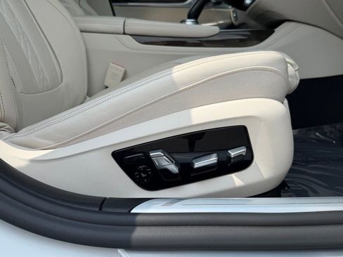 Used 2022 BMW 750i xDrive w/ Luxury Rear Seating Package image 36