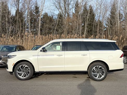 New 2025 Lincoln Navigator L Reserve image 31